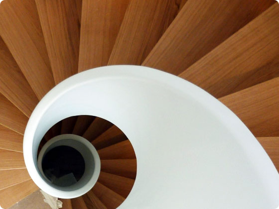 escalier en bois en colimacon