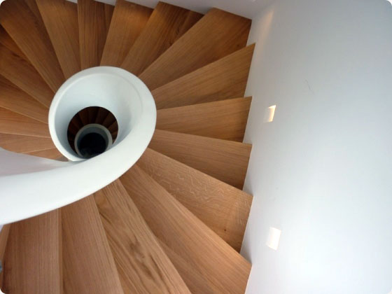 escalier en bois en colimacon