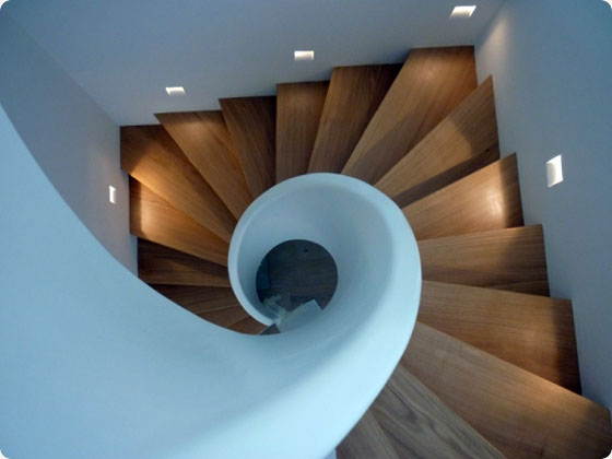 escalier en bois en colimacon